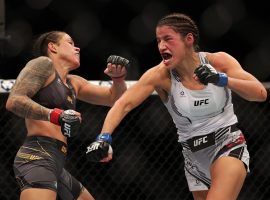 lianna Pena (right) will defend her women’s bantamweight title in a rematch against Amanda Nunes (left) in the main event of UFC 277 on Saturday. (Image: Carmen Mandato/Getty)